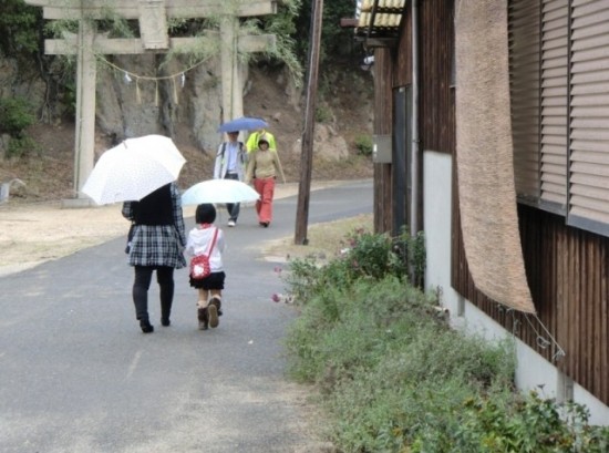 To the Hachiman Shrine on Teshima