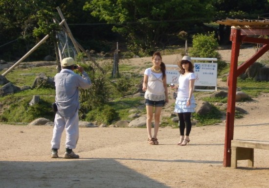 Shodoshima - Monkeys - Girls