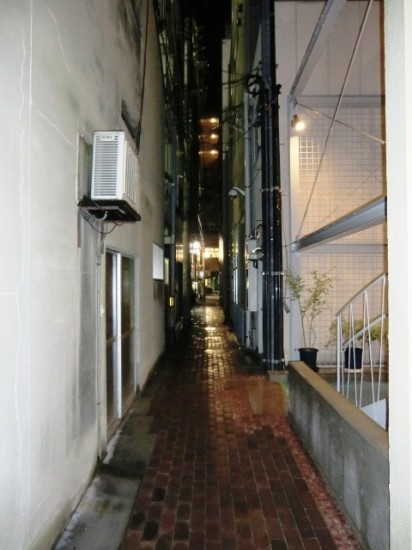 dark alley in takamatsu