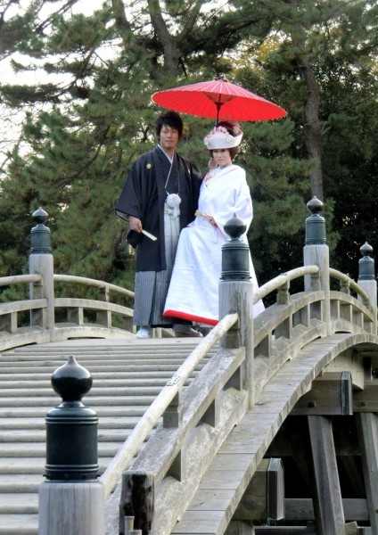 Newlyweds in Ritsurin Park