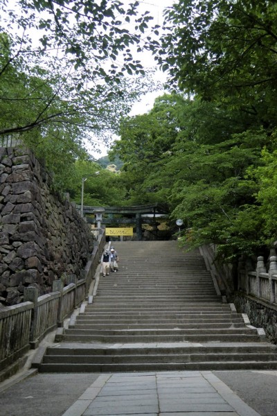 Climbing Konpira-san - First Stop -