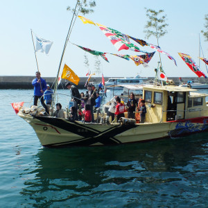 8 Team Ogi Boat Dance